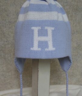 STRIPE EARFLAP WITH LETTER AND POMPOM
