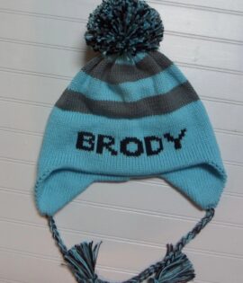 STRIPE EARFLAP WITH NAME AND POMPOM
